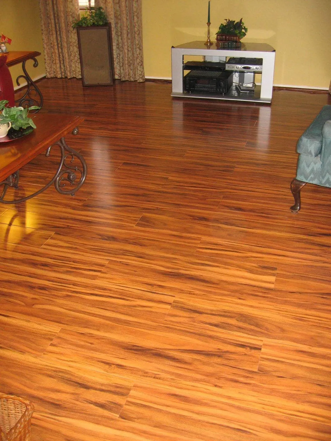 BuildDirect Siberian Tigerwood 12mm 48" X 6.62" Laminate Flooring (21.963sq. ft. per box), photo 7 of 10