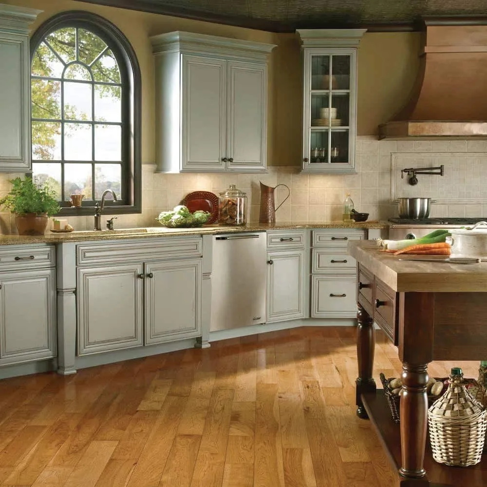 Bruce American Home Autumn Wheat Hickory 3/4 in. T x 2-1/4 in. W Smooth Solid Hardwood Flooring (20 sq.ft./ctn), photo 2 of 8