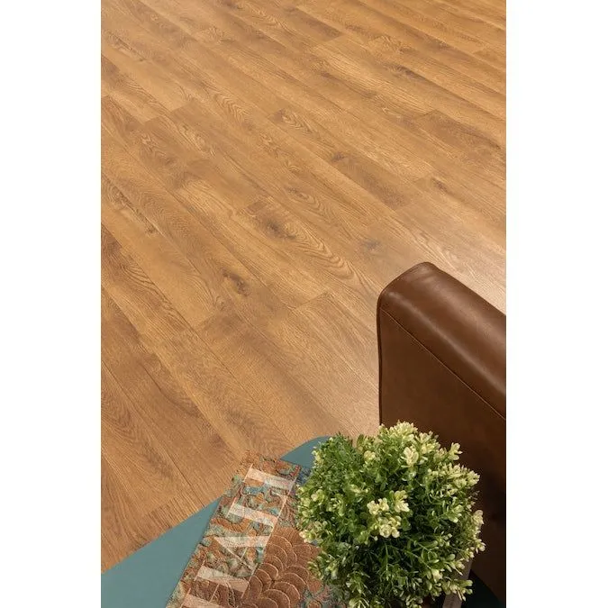Style Selections Acorn Oak 8-mm T x 8-in W x 48-in L Wood Plank Laminate Flooring (21.26-sq ft / Carton), photo 2 of 9