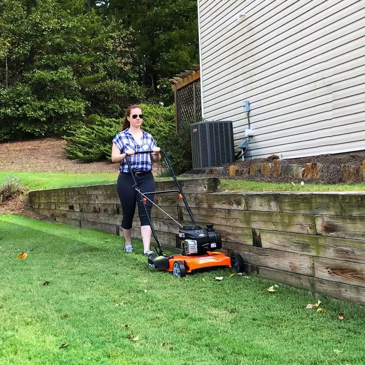 YARD FORCE 20 in. 125 cc 450e Series Briggs and Stratton Gas Walk Behind Push Mower with Side-Discharge Cutting System, photo 2 of 6