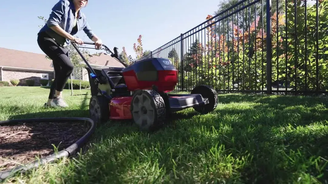 Toro Recycler 21 in. 60-Volt Lithium-Ion Cordless Battery Walk Behind Push Lawn Mower - 4.0 Ah Battery/Charger Included, photo 3 of 8