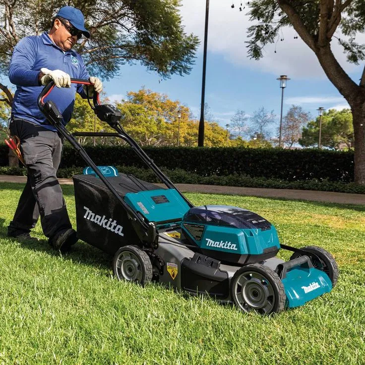 Makita 21 in. 18-Volt X2 (36V) LXT Lithium-Ion Cordless Walk Behind Self Propelled Lawn Mower, Tool Only, photo 3 of 7