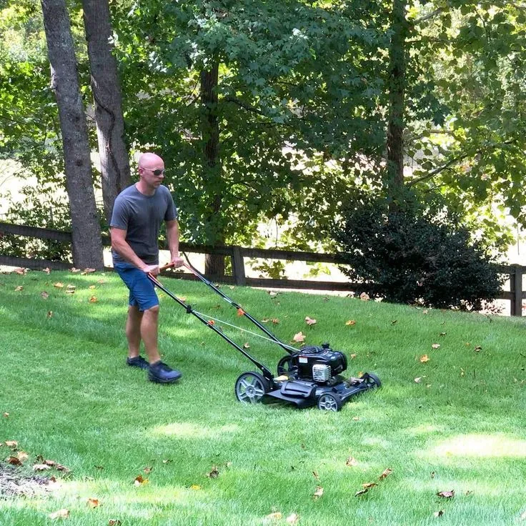 YARD FORCE 21 in. 140 cc 500e Series Briggs & Stratton Gas Walk Behind Push Mower with 2-in-1 Cutting System, photo 5 of 6