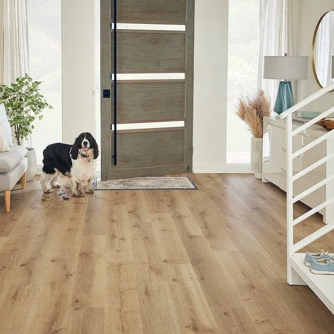 Pergo TimberCraft +WetProtect Lathrop Oak Waterproof Laminate Flooring, photo 5 of 11