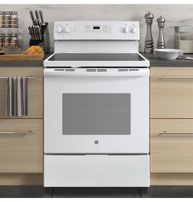 GE 30-in Smooth Surface 4 Elements 5.3-cu ft Self-Cleaning Freestanding Electric Range (White), photo 2 of 8