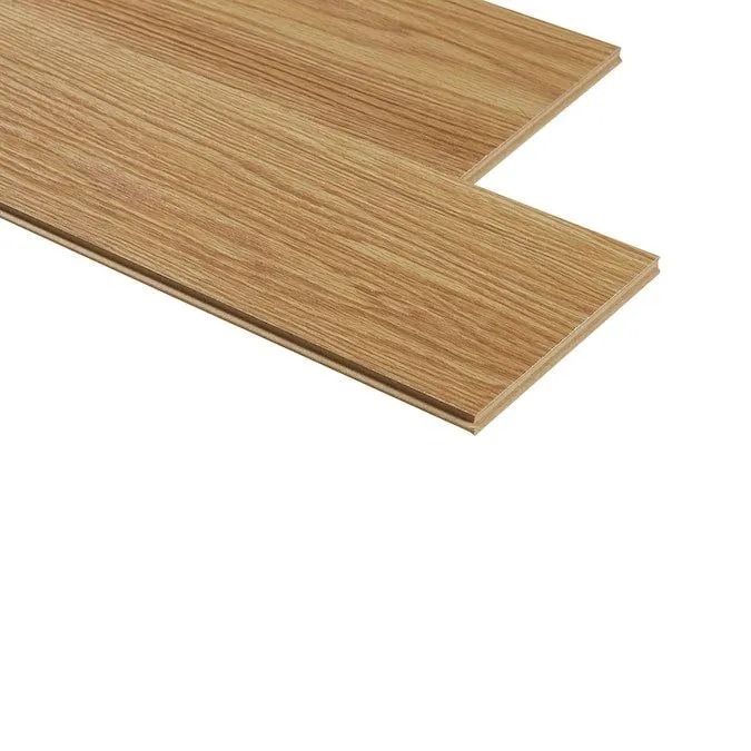Pergo TimberCraft +WetProtect Spring Bank Oak Waterproof Laminate Flooring Without Underlayment, photo 3 of 11
