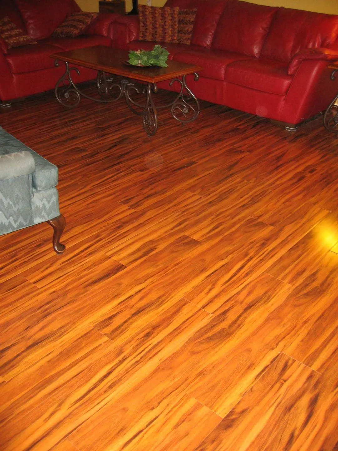 BuildDirect Siberian Tigerwood 12mm 48" X 6.62" Laminate Flooring (21.963sq. ft. per box), photo 4 of 10