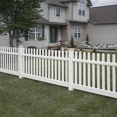 Ready-to-Assemble Conway 5 ft high · 8 ft wide White Vinyl Lattice-Top Vinyl Fence Panel