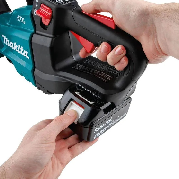 Makita 18-Volt LXT Lithium-Ion Brushless Cordless 30 in. Hedge Trimmer Kit (5.0 Ah), photo 2 of 9