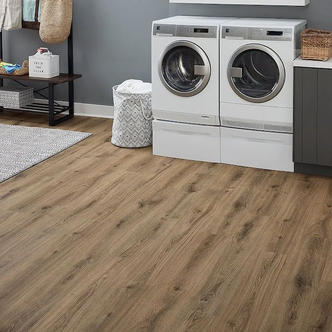 Pergo Pro +WetProtect Knightwood Oak Waterproof Laminate Flooring, photo 10 of 11
