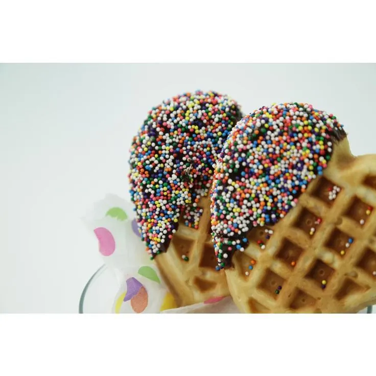Heart-Shaped 4-Waffle Red American Waffle Maker with Recipe Booklet, photo 6 of 6