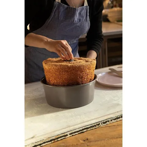 9 in. Saveur Artisan Spring Form pan