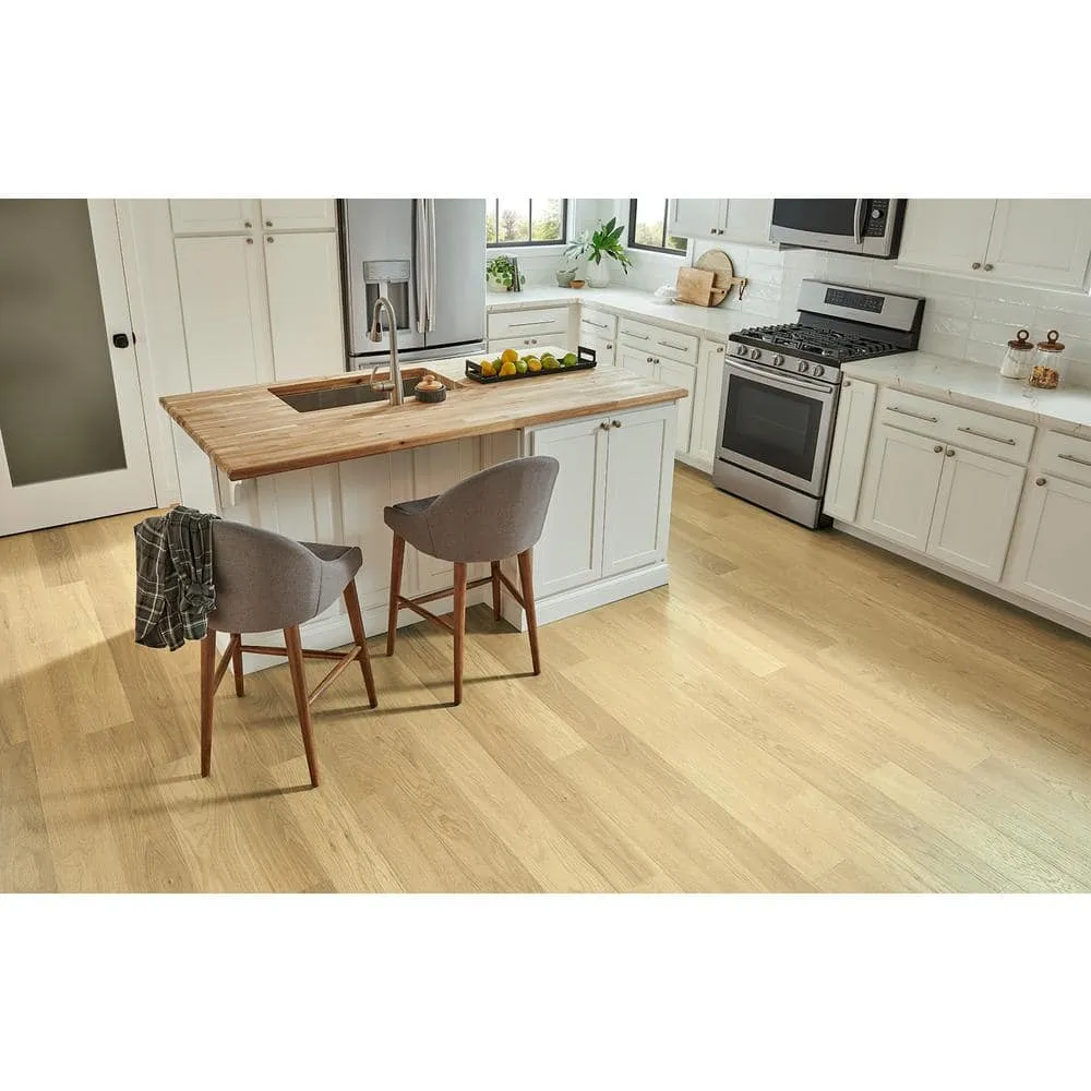 Pergo Outlast+ Frappe Hunt Oak 12 mm T x 6.1 in. W Waterproof Laminate Wood Flooring (16.12 sq. ft./case), photo 3 of 14