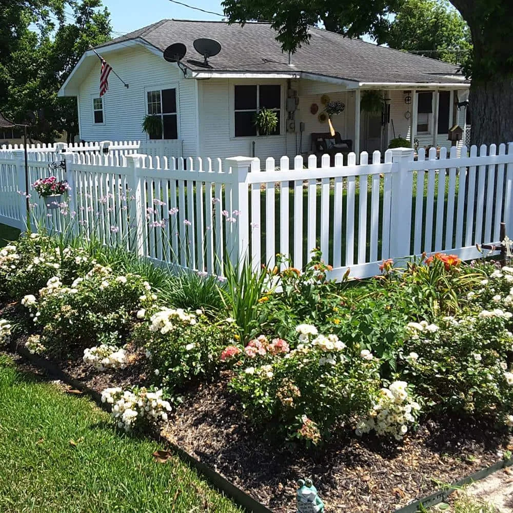 Weatherables 4 ft. H x 124 ft. L Picket Dog Ear Scalloped Hampshire White Vinyl Complete Top Fence Project Pack, photo 4 of 6