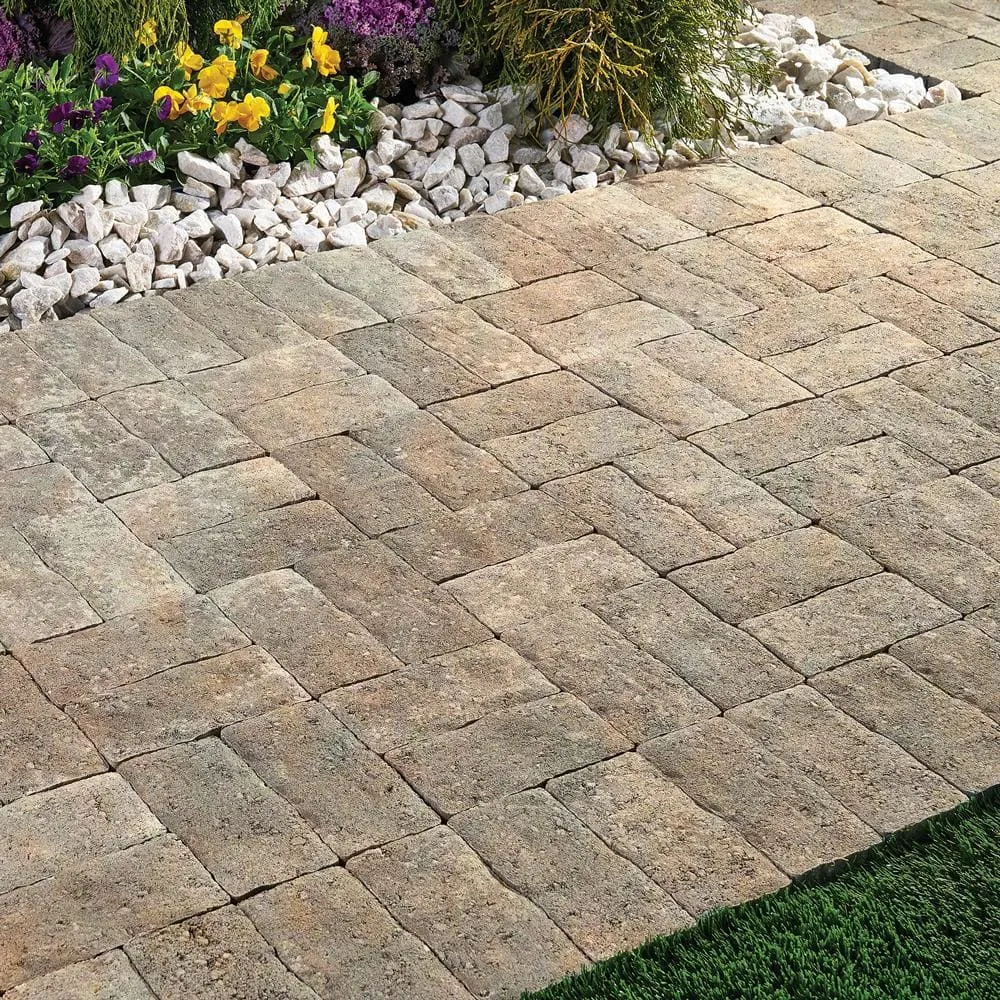 Pavestone Clayton 7 in. L x 3.5 in. W x 1.77 in. H Winter Blend Concrete Paver (840-Pieces/143 sq. ft./Pallet), photo 2 of 5