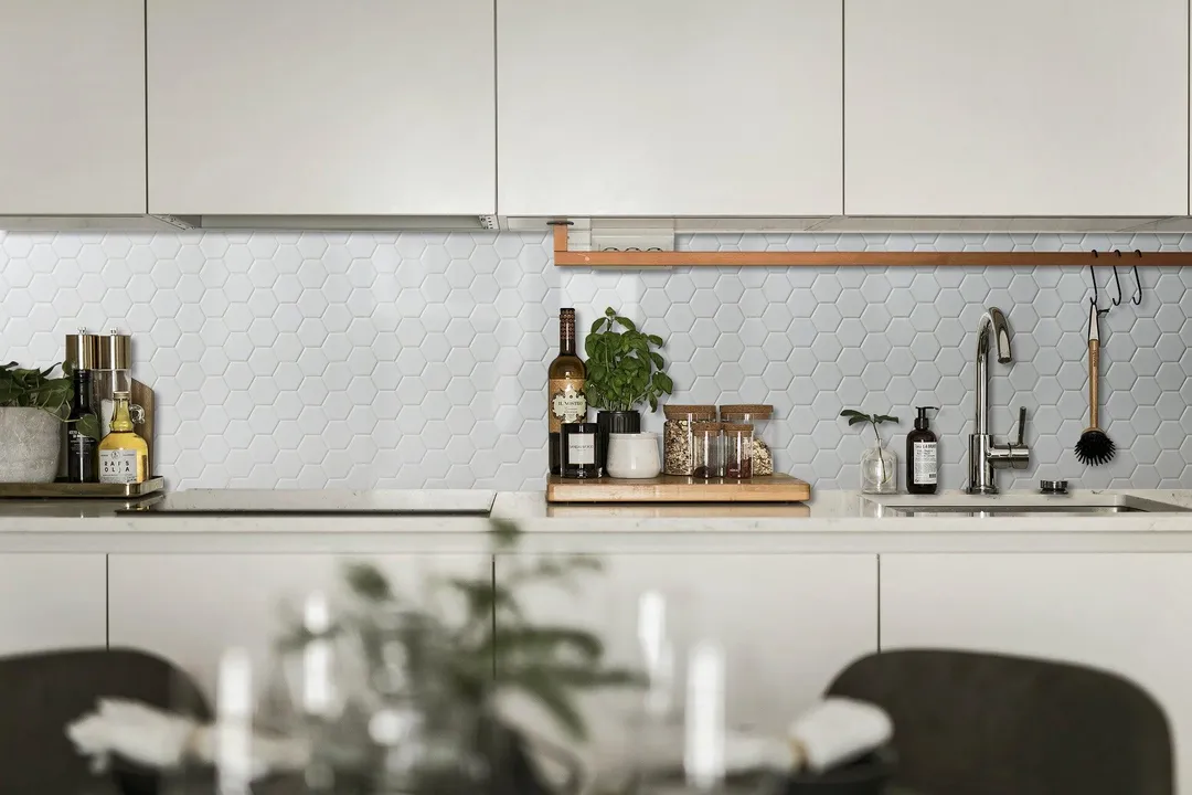 WS Tiles - Value Matte White 10.5 in. x 10.5 in. Porcelain 2" Hexagon Mosaic Floor & Wall Tile (9 sq. ft / Case), photo 2 of 8