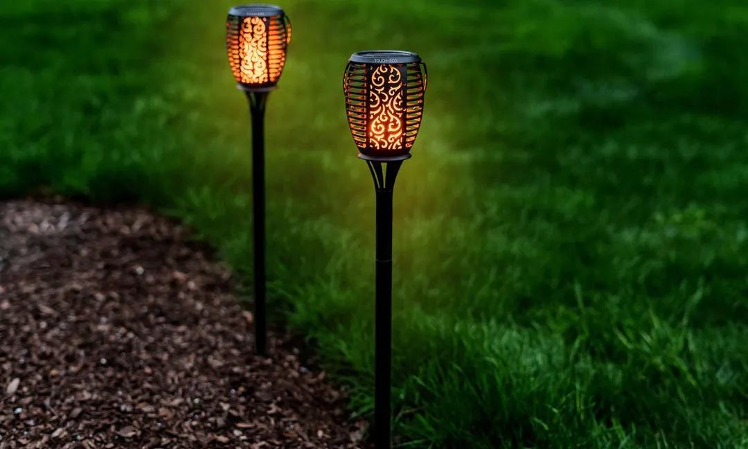 Touch Of Eco Solar Powered 32 LED Dancing Flickering Flame Tiki Torch Light for Outdoor Landscape Decoration Garden Deck Patio Bar, photo 4 of 5