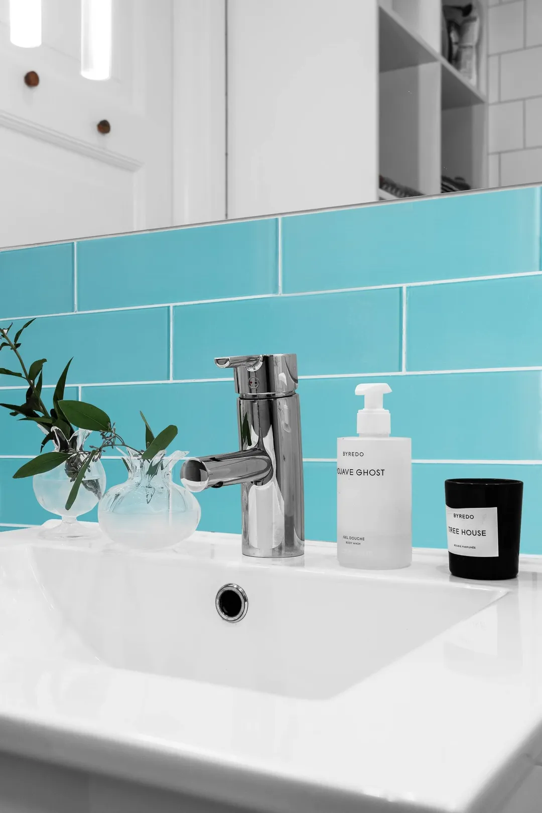 WS Tiles - Premium Aqua Blue 4 in. x 12 in. Individual Glass Subway Wall Tile (5 sq. ft / Case), photo 2 of 5