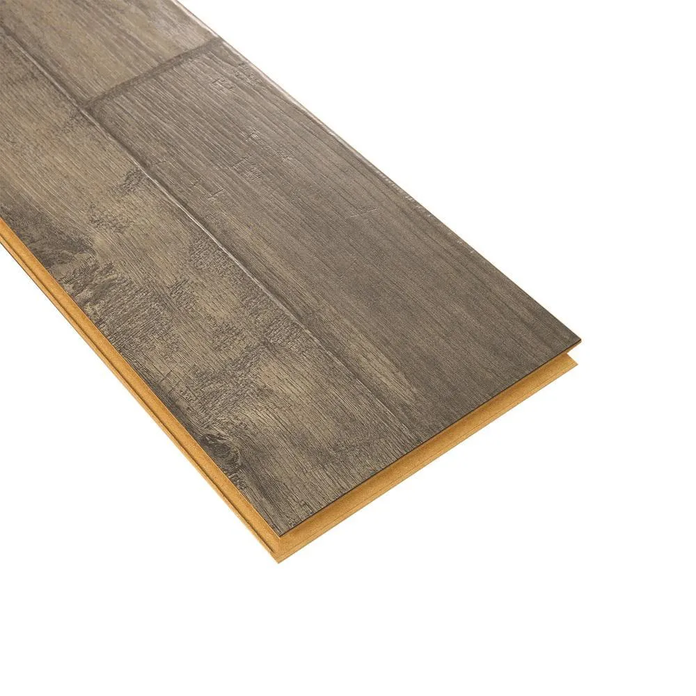 Pergo Outlast+ Waterproof Bayshore Grey Hickory 10 mm T x 7.48 in. W x 47.24 in. L Laminate Flooring (19.63 sq. ft. / case), photo 3 of 13