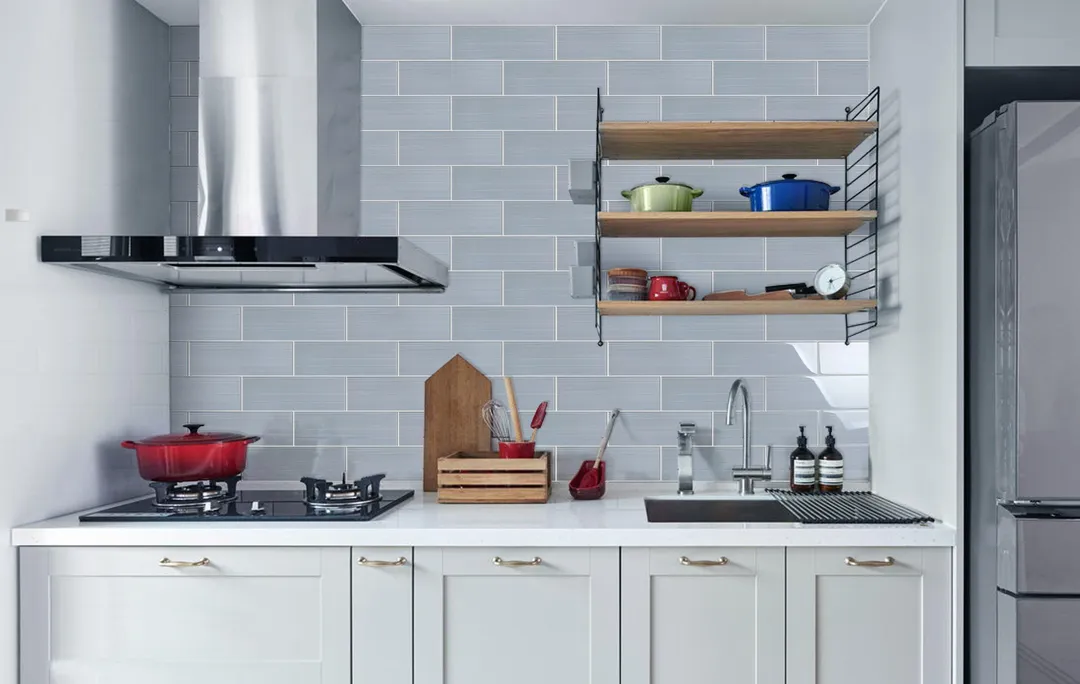 WS Tiles - Hand Painted Soft Gray 4 in. x 12 in. Individual Glass Subway Wall Tile (5 sq. ft / Case), photo 2 of 3
