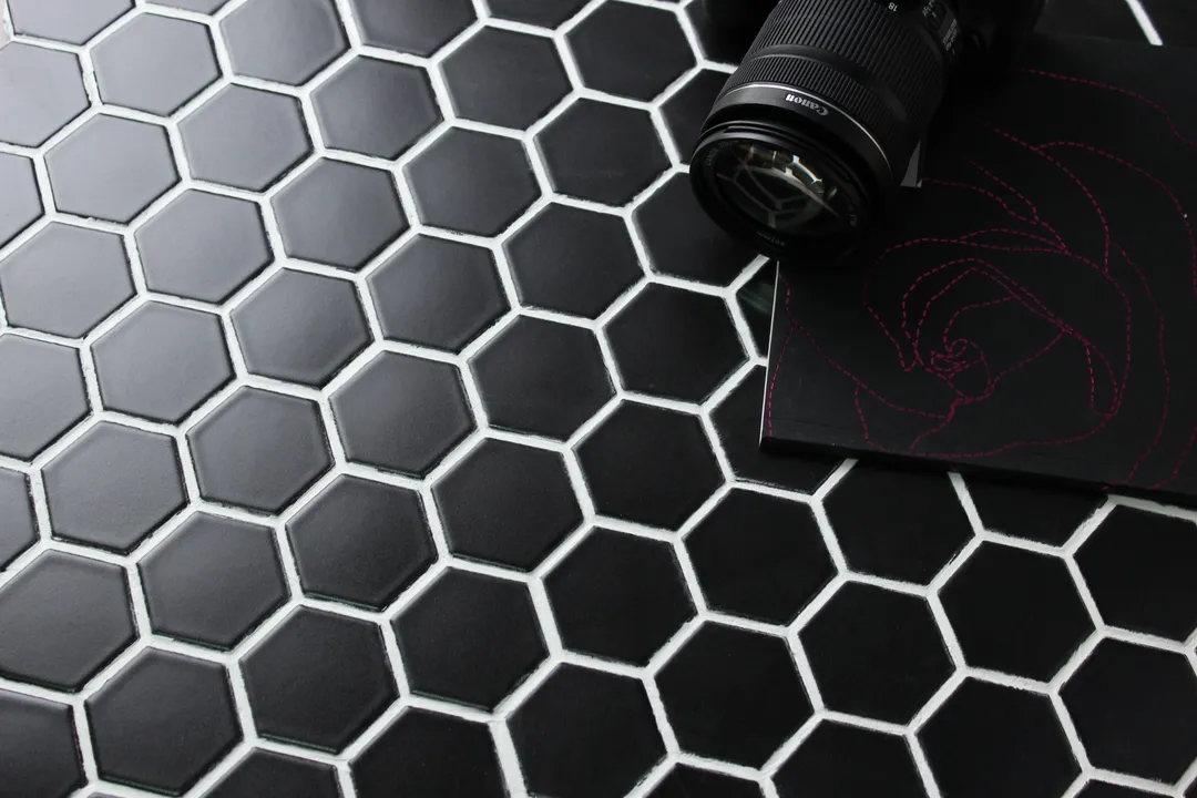 WS Tiles - Value Matte Black 11.8 in. x 10.2 in. Porcelain 1" Hexagon Mosaic Floor & Wall Tile (9 sq. ft / Case), photo 4 of 5